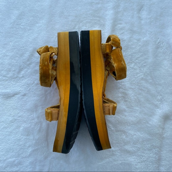 Teva Flatform Universal Velvet Sandals - Picture 9 of 11